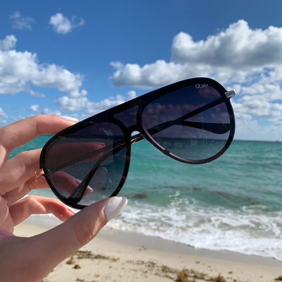 QUAY EMPIRE Sunglasses
