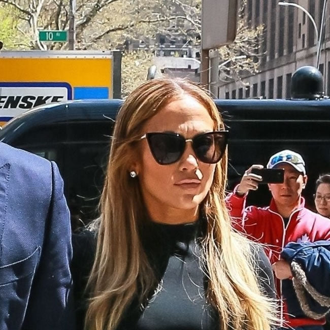 QUAY REINA Sunglasses